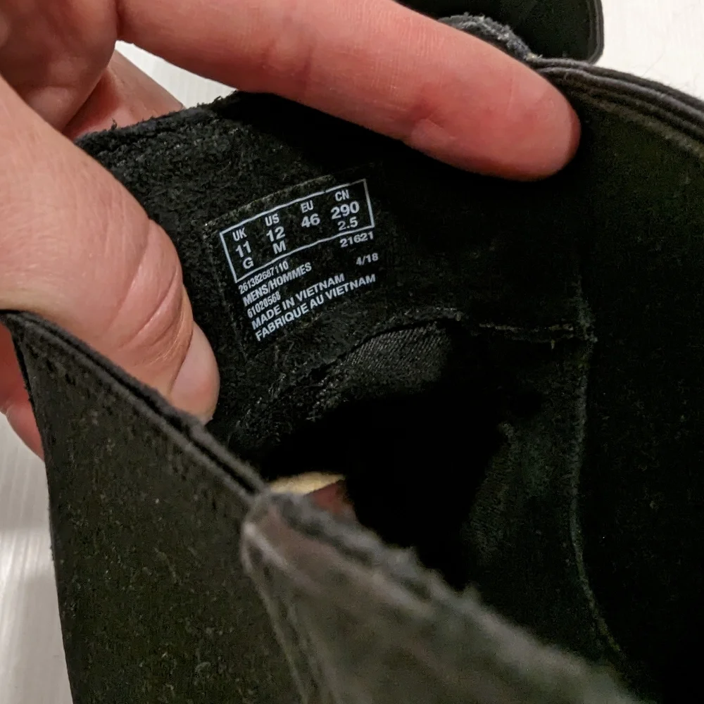 CLARKS Mens black leather desert Peak boots